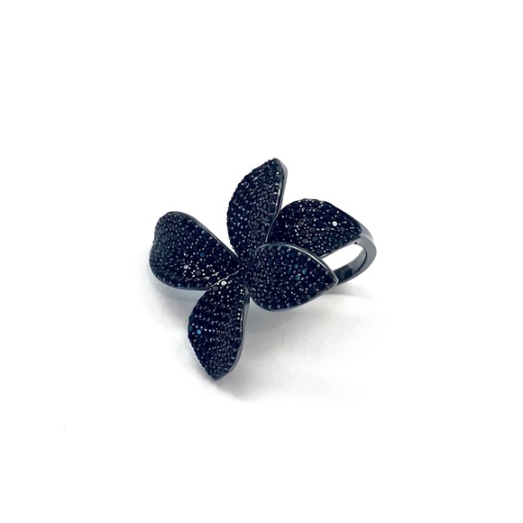 Flower ring - Picture 1 of 1